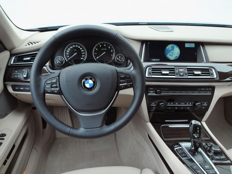 BMW ActiveHybrid 7 2012 года  (фото 14 из 16)